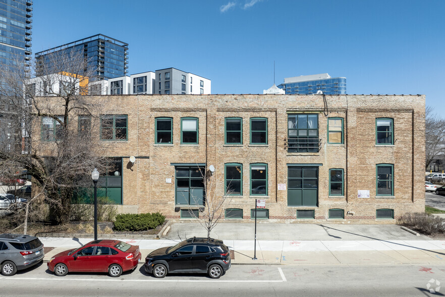 848 W Eastman St, Chicago, IL for lease - Building Photo - Image 2 of 11