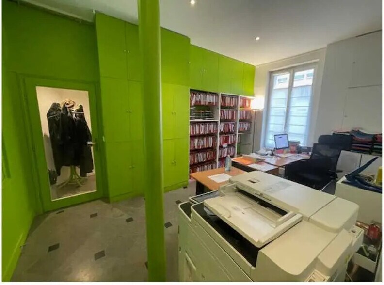Office in Paris for sale - Interior Photo - Image 2 of 17
