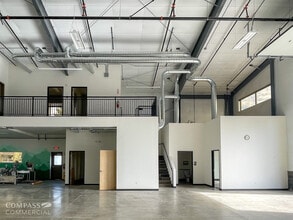 693 SE Glenwood Dr, Bend, OR for lease Interior Photo- Image 2 of 20