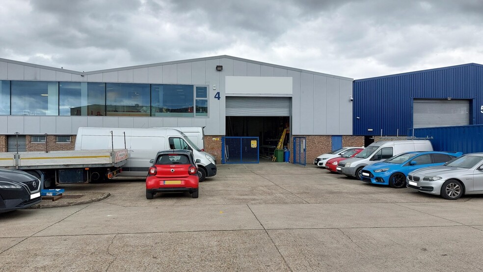 Manchester Way, Dagenham for lease - Building Photo - Image 1 of 8