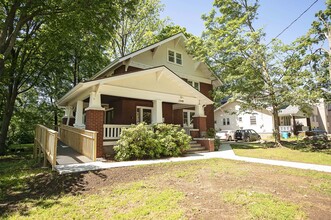 1348 E Cherry St, Springfield, MO for lease Building Photo- Image 2 of 31