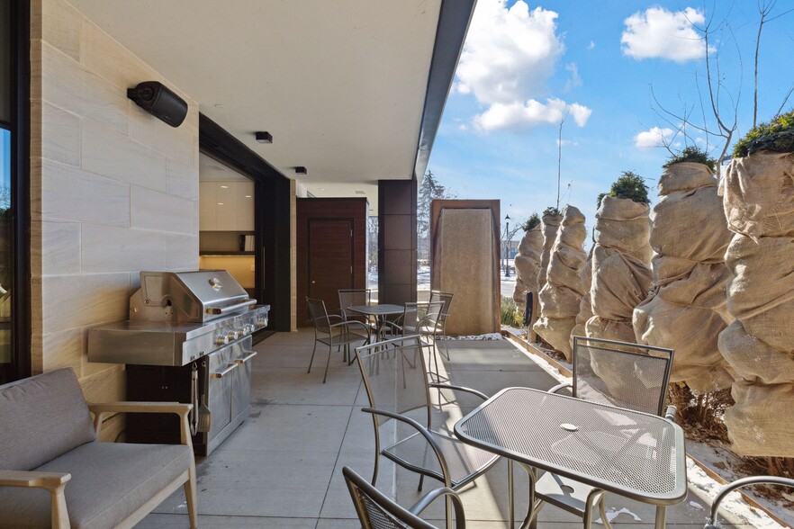 275 Lake St, Wayzata, MN for lease - Building Photo - Image 3 of 32