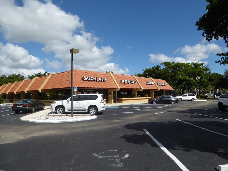 8425-8465 W Commercial Blvd, Tamarac, FL for sale - Building Photo - Image 1 of 1