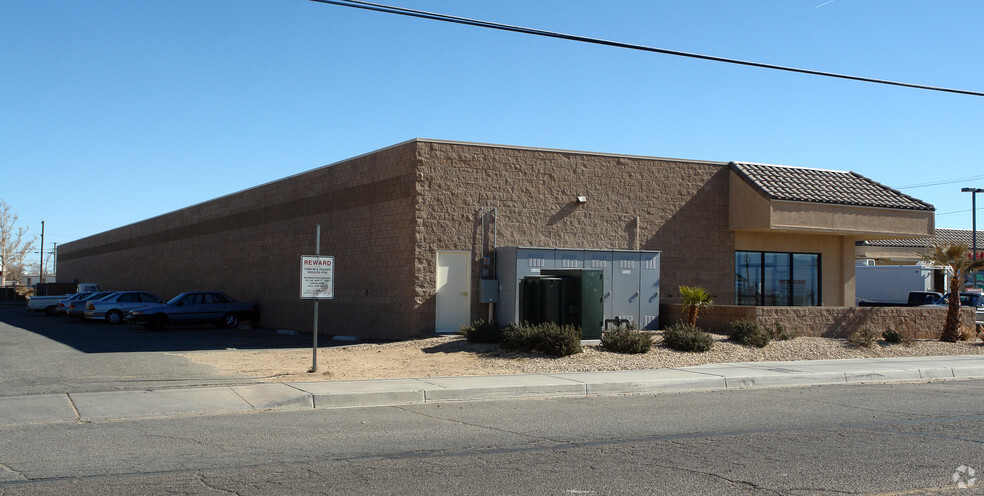 11336 Bartlett Ave, Adelanto, CA for lease - Building Photo - Image 2 of 30