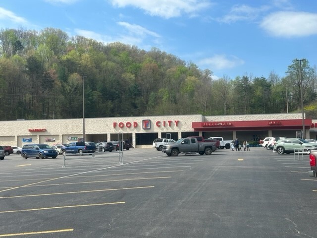 332-344 N Mayo Trl, Paintsville, KY for lease - Building Photo - Image 1 of 7