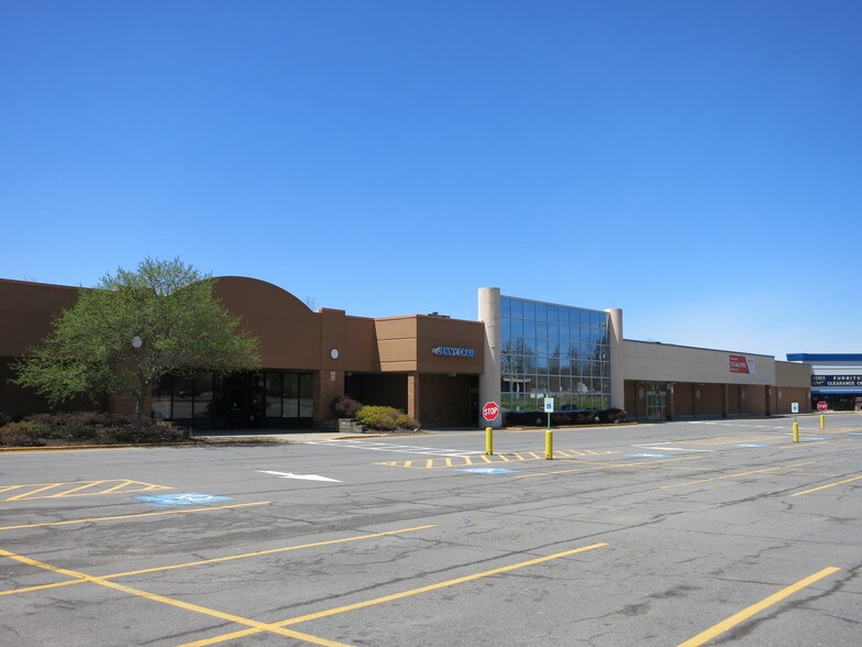 8015 Oswego Rd, Liverpool, NY for sale - Building Photo - Image 1 of 1