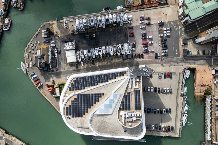 East St, Portsmouth for sale - Building Photo - Image 3 of 15