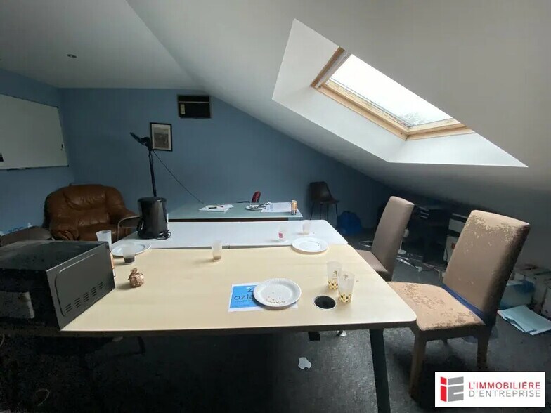 Retail in Vern-sur-Seiche for lease - Interior Photo - Image 2 of 2