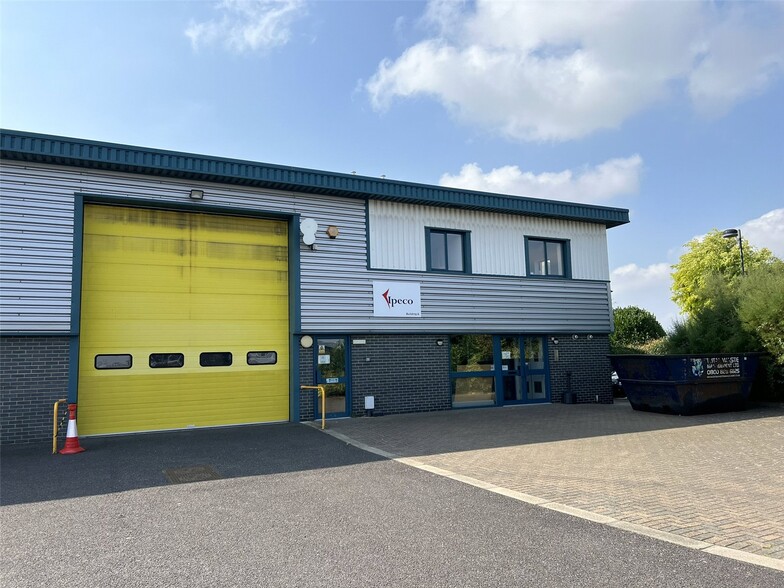 Aviation Way, Southend On Sea for sale - Building Photo - Image 2 of 4