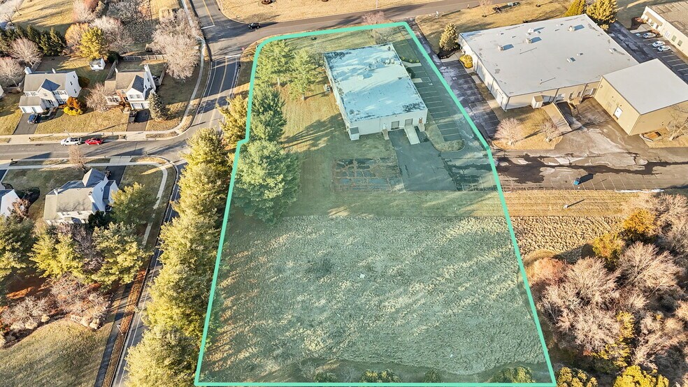 2 Pheasant Run, Newtown, PA for sale - Building Photo - Image 3 of 25