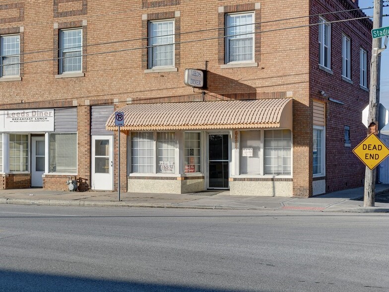 6422 Stadium Dr, Kansas City, MO for lease - Building Photo - Image 3 of 44