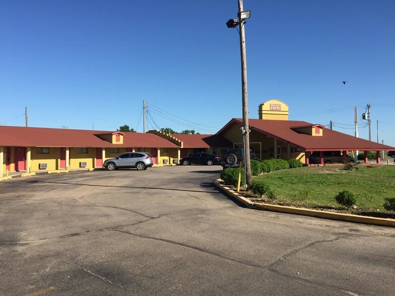 4302 W Doolin Ave, Blackwell, OK for sale - Primary Photo - Image 1 of 1