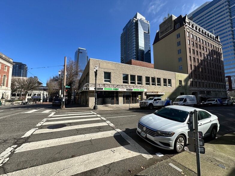 822-838 SW 10th Ave, Portland, OR for lease - Building Photo - Image 2 of 5