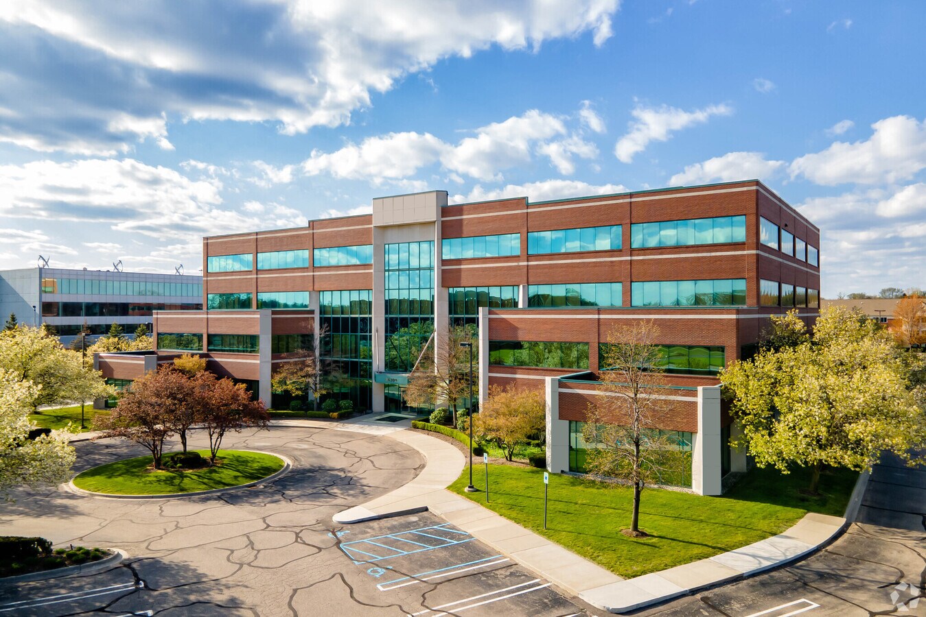 26300 Northwestern Hwy, Southfield, MI 48076