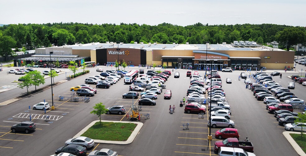 1057 Boston Rd, Springfield, MA for lease - Primary Photo - Image 1 of 4
