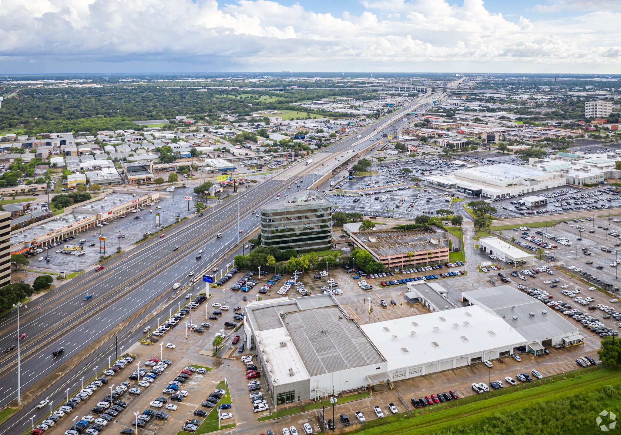 9494 Southwest Fwy, Houston, TX 77074 Rey7 Management Group