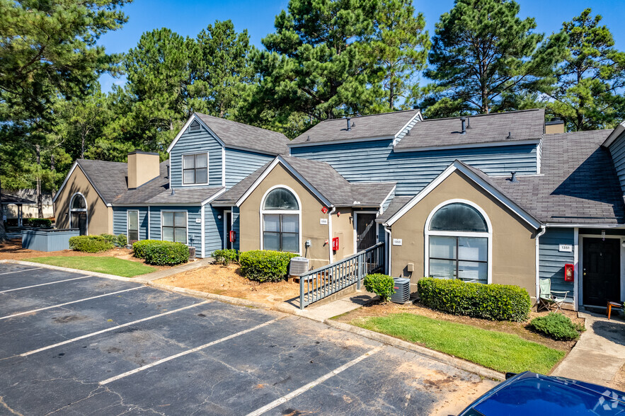 1310 Woodbend Dr, Stone Mountain, GA for sale - Primary Photo - Image 1 of 1