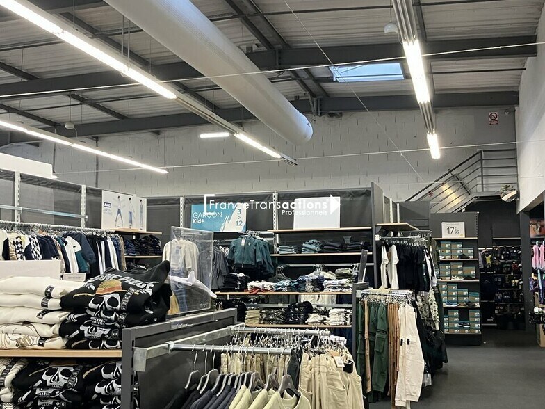Retail in Auch for lease - Interior Photo - Image 2 of 5
