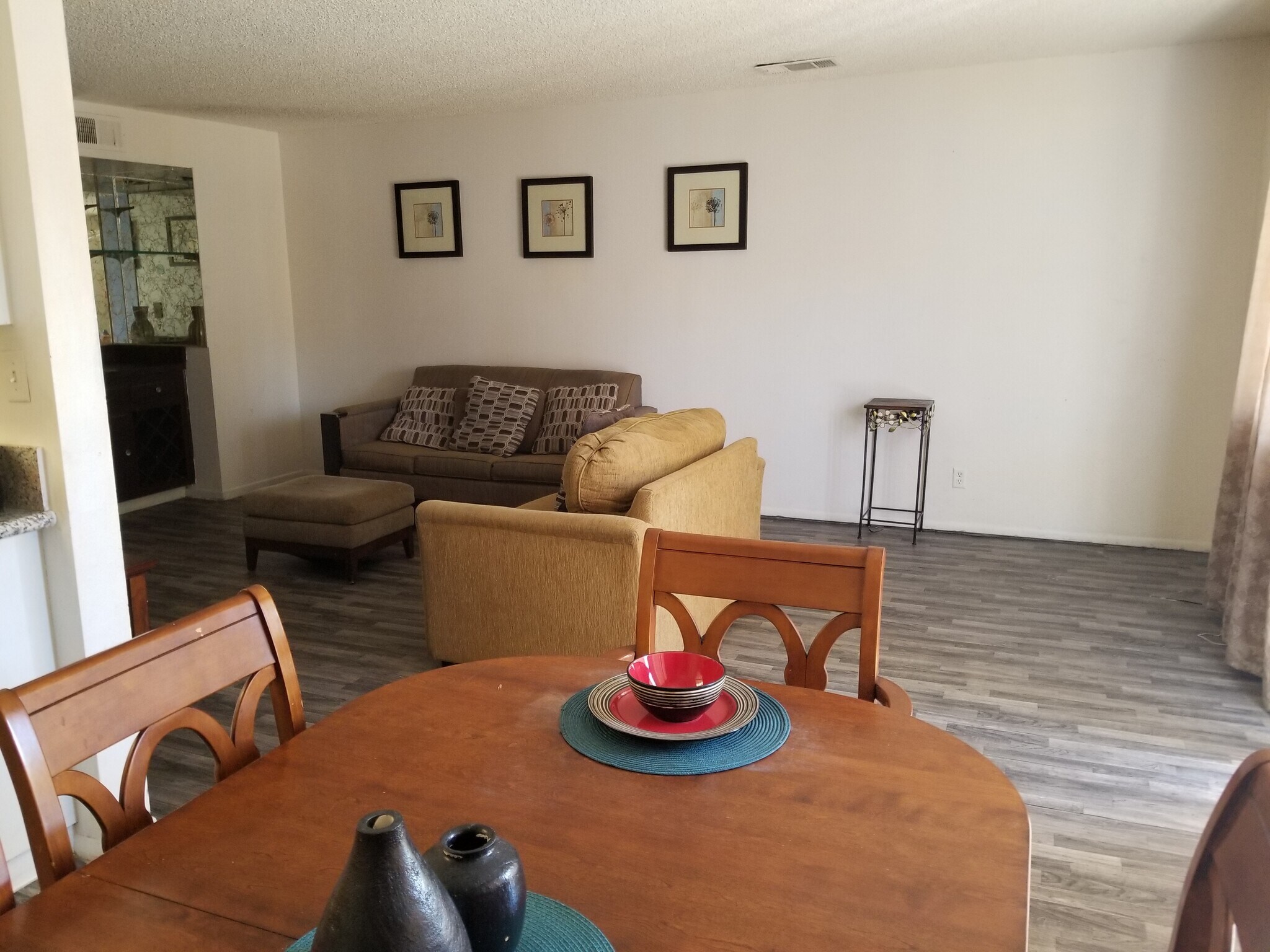 550 Elm Dr, Las Vegas, NV 89169 Windsor Apts PRICE REDUCED 100