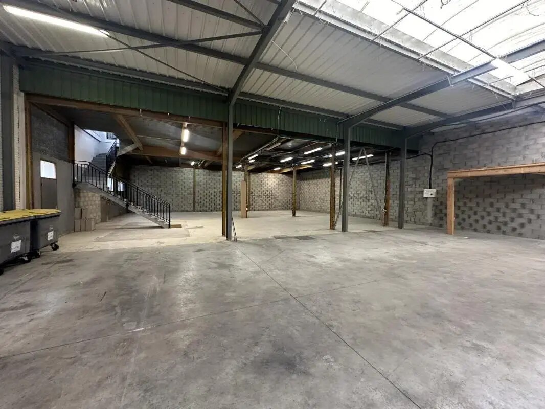 Flex in Domont for lease Interior Photo- Image 1 of 5