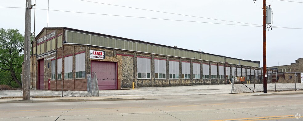 2217 S 1st St, Milwaukee, WI for lease - Primary Photo - Image 1 of 3
