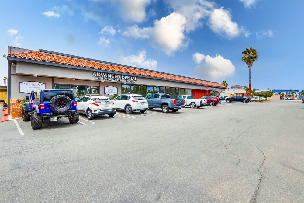 69266968 Warner Ave, Huntington Beach, CA 92647 Sprouts Center