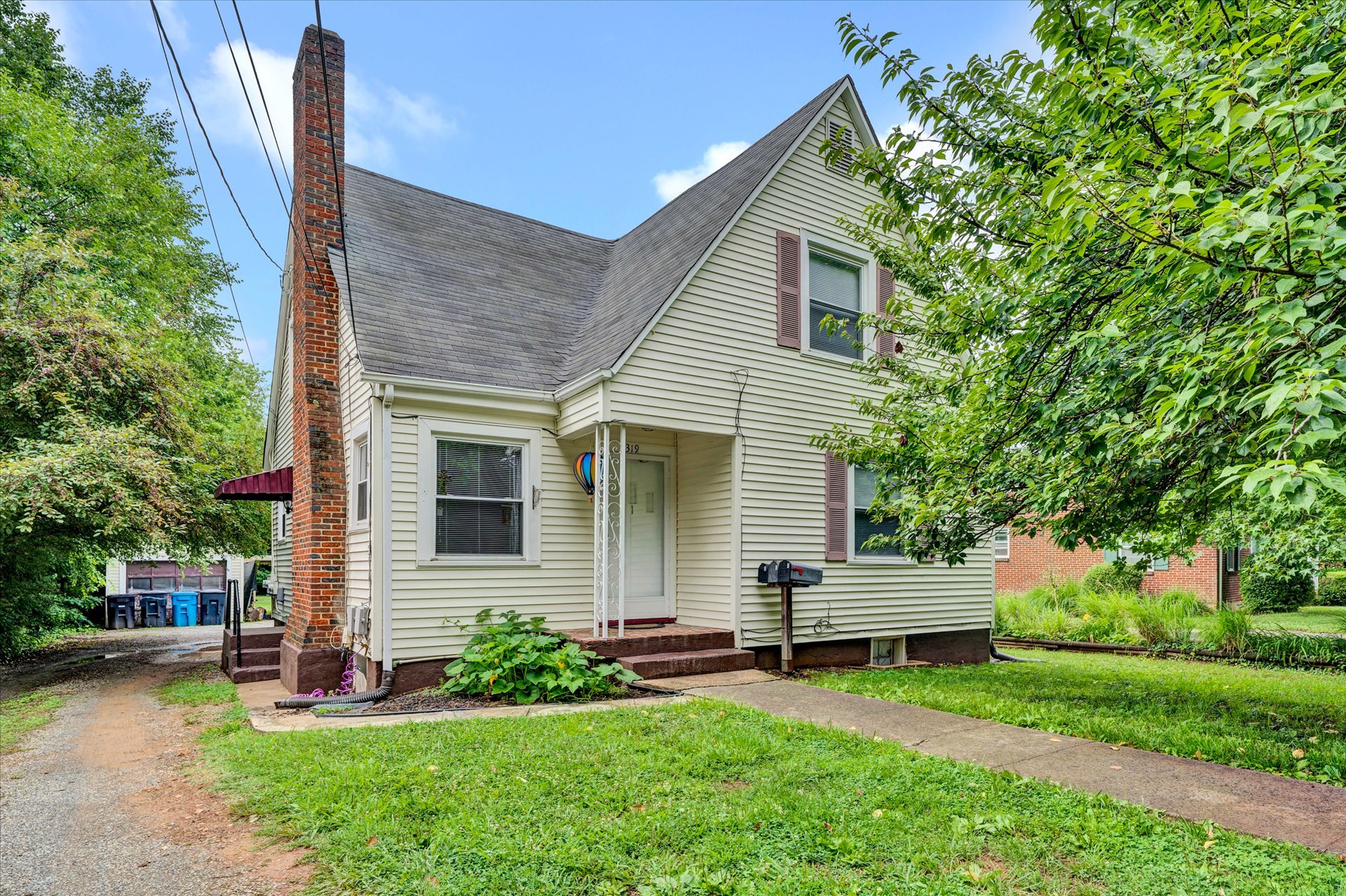 319 Whittaker Ave NE, Roanoke, VA for sale Primary Photo- Image 1 of 1