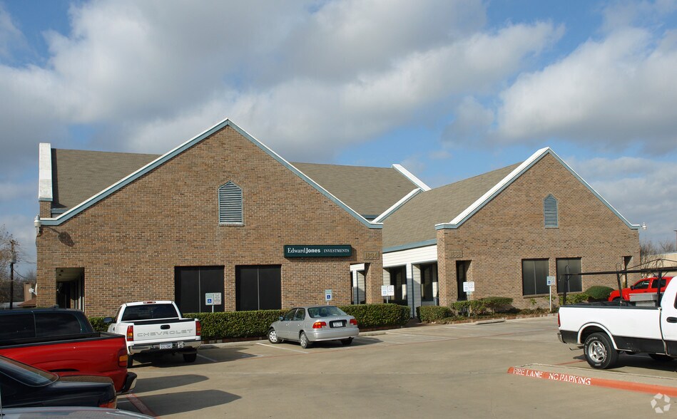 1634 W Irving Blvd, Irving, TX for lease - Building Photo - Image 2 of 3