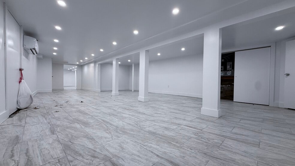 11464 Merrick Blvd, Jamaica, NY for lease - Building Photo - Image 3 of 9