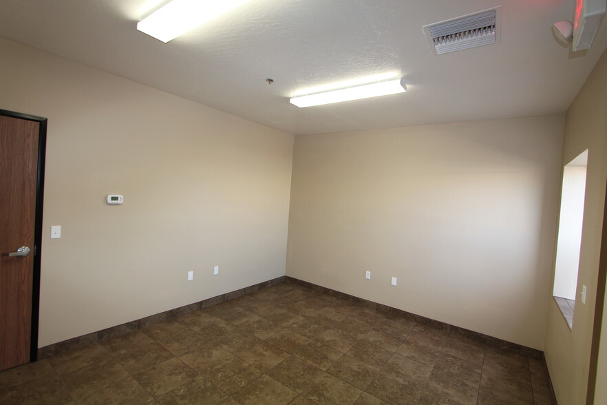 3048 N Cessna Way, Casa Grande, AZ for lease - Interior Photo - Image 2 of 17