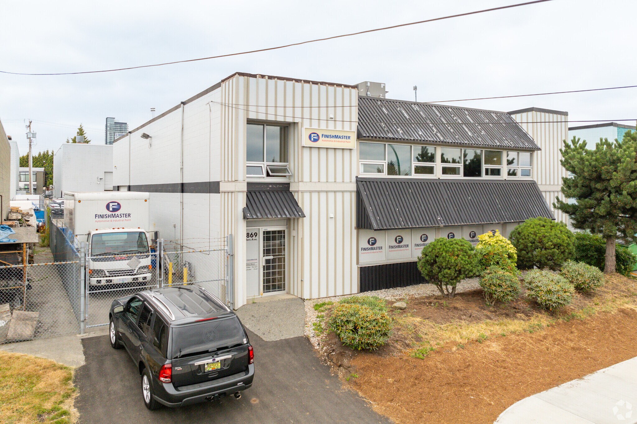 6869 Merritt Ave, Burnaby, BC for lease Primary Photo- Image 1 of 4
