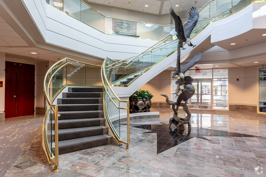 201 NE Park Plaza Dr, Vancouver, WA for lease - Lobby - Image 3 of 25