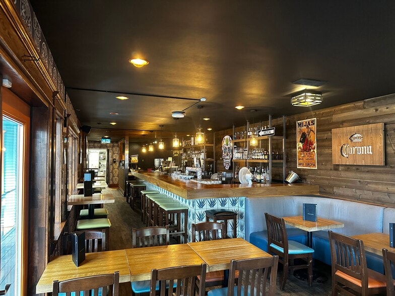 2228 Albert St, Regina, SK for sale - Interior Photo - Image 3 of 11