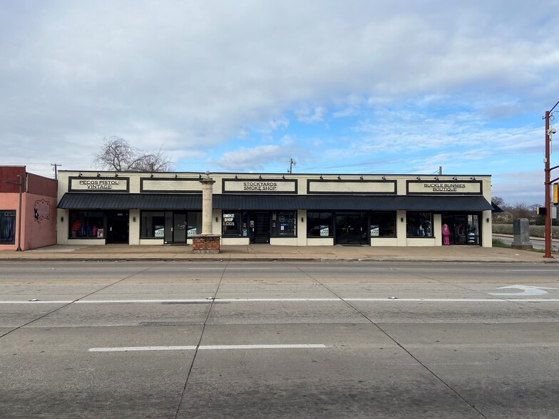 2245 N Main St, Fort Worth, TX for lease - Building Photo - Image 2 of 6