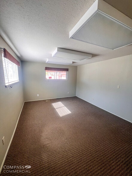 16455 William Foss Rd, La Pine, OR for lease - Building Photo - Image 2 of 17