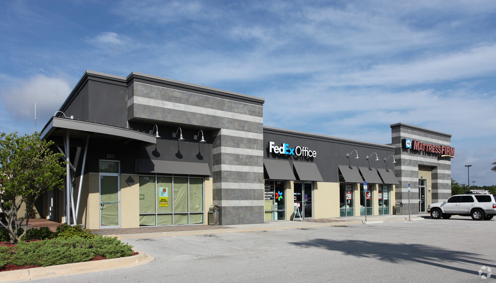 8060 Philips Hwy, Jacksonville, FL for lease - Building Photo - Image 3 of 7