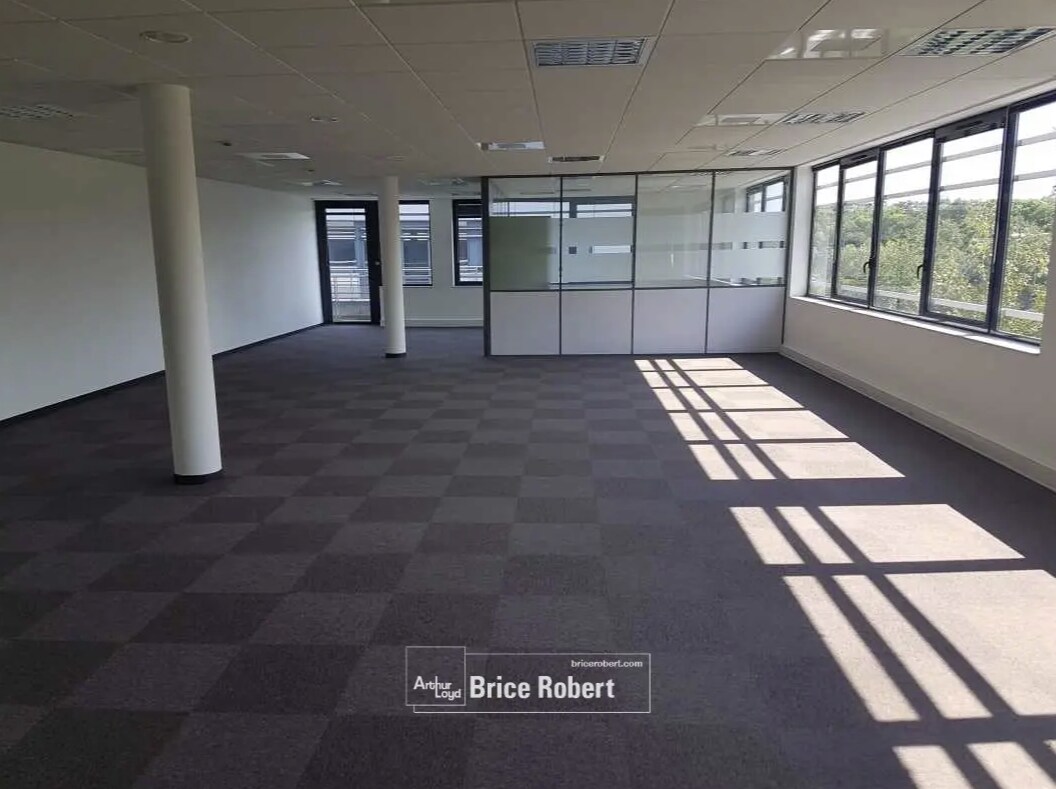 Office in Saint-Priest for lease Interior Photo- Image 1 of 8