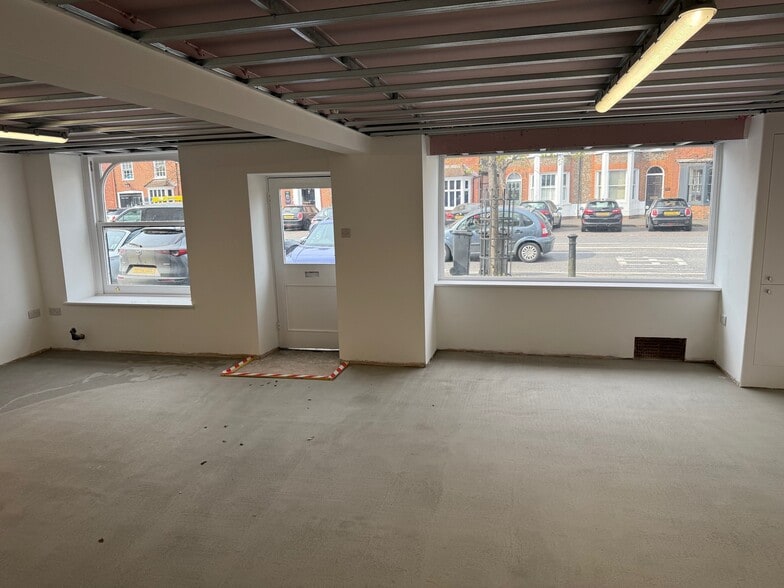 32 London End, Beaconsfield for lease - Building Photo - Image 2 of 5