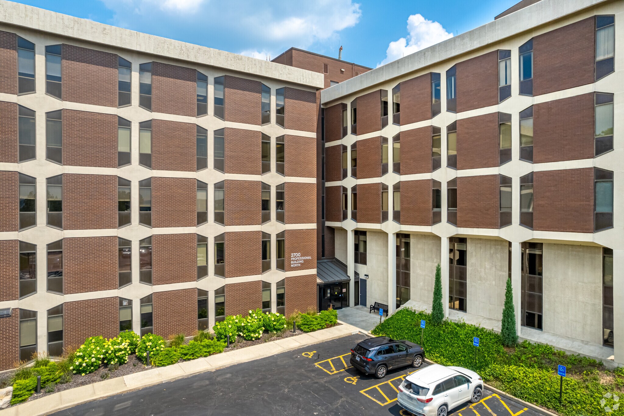 2700 Clay Edwards Dr, North Kansas City, MO 64116 Professional Bldg