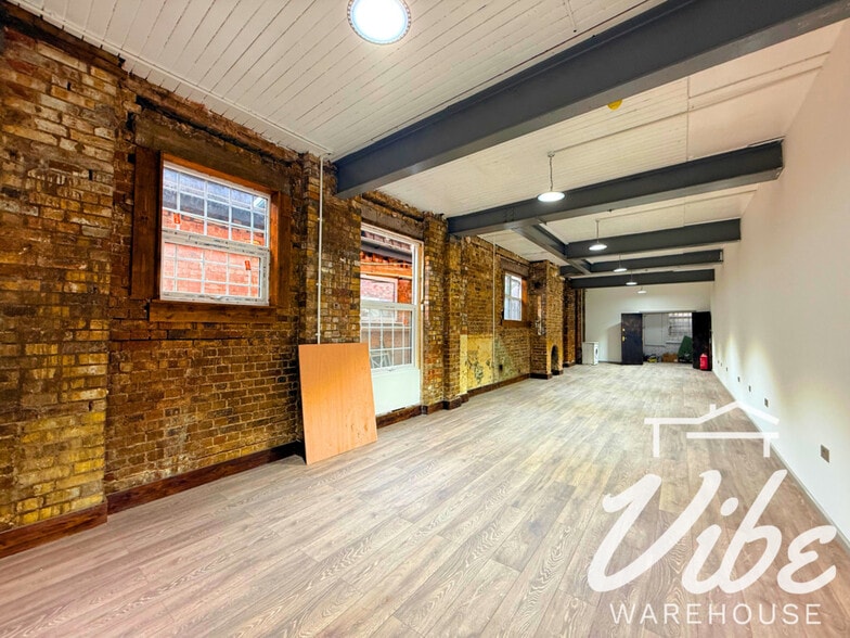 22 Clarence Mews, London for lease - Building Photo - Image 2 of 10