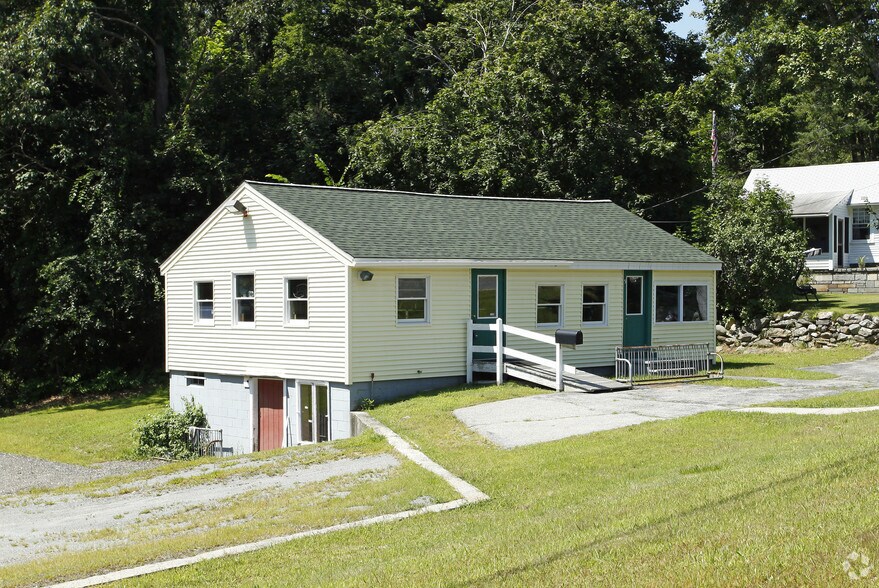 5 Lowell Rd, Hudson, NH 03051