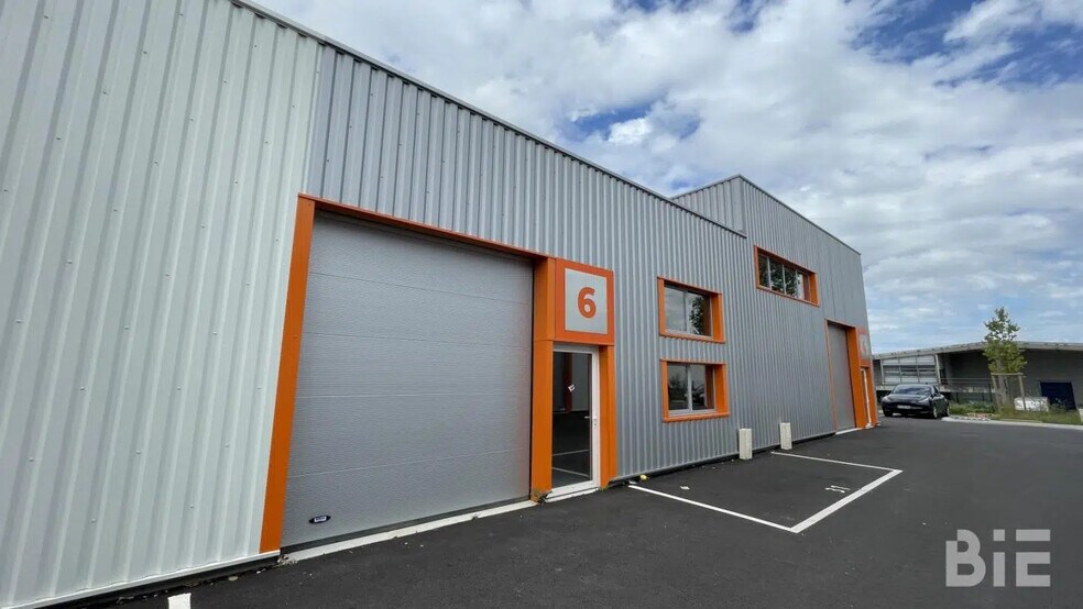 Flex in Carbon-Blanc for sale - Building Photo - Image 2 of 5