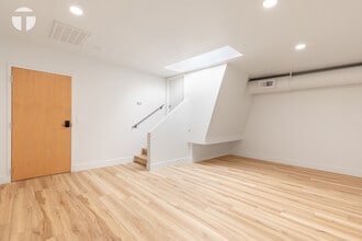 2724 24th St, Sacramento, CA for lease Interior Photo- Image 2 of 4