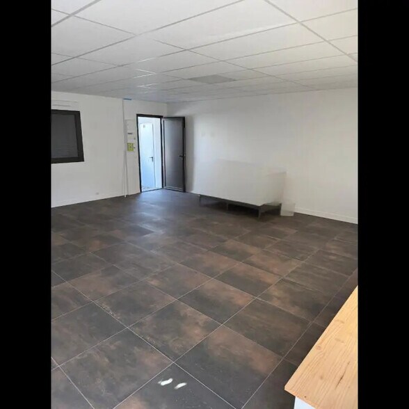 Retail in Léognan for sale - Building Photo - Image 1 of 3