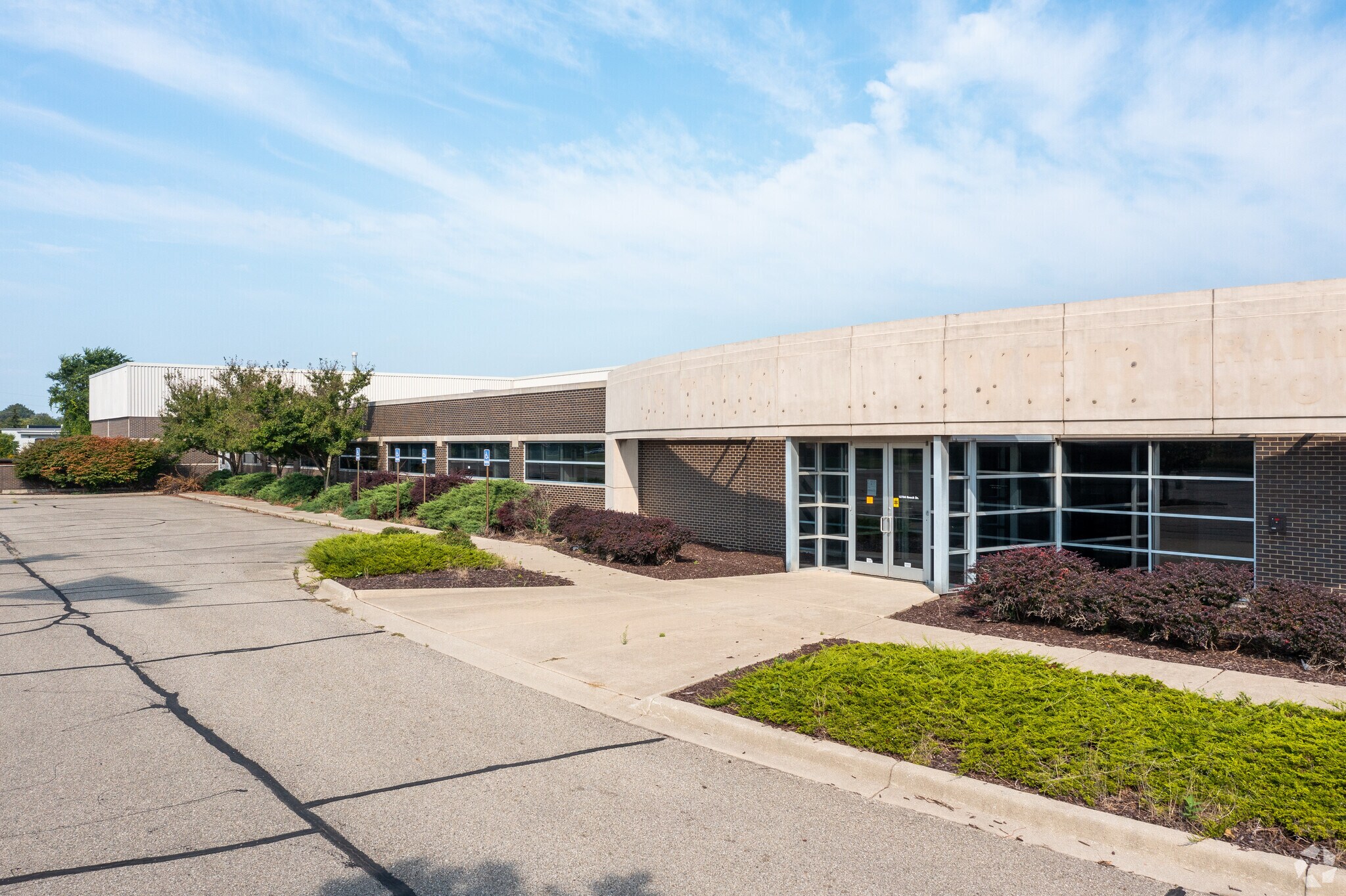 12700 Reeck Rd, Southgate, MI 48195