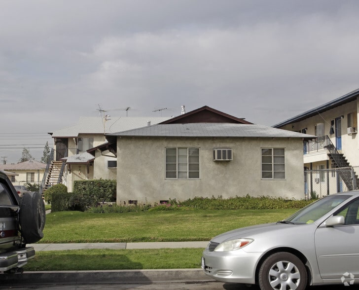 137 Orange Grove Ave, San Fernando, CA for sale - Building Photo - Image 2 of 2