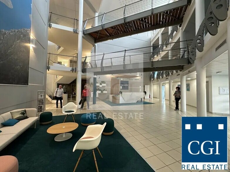 Office in La Motte-Servolex for lease - Lobby - Image 2 of 9