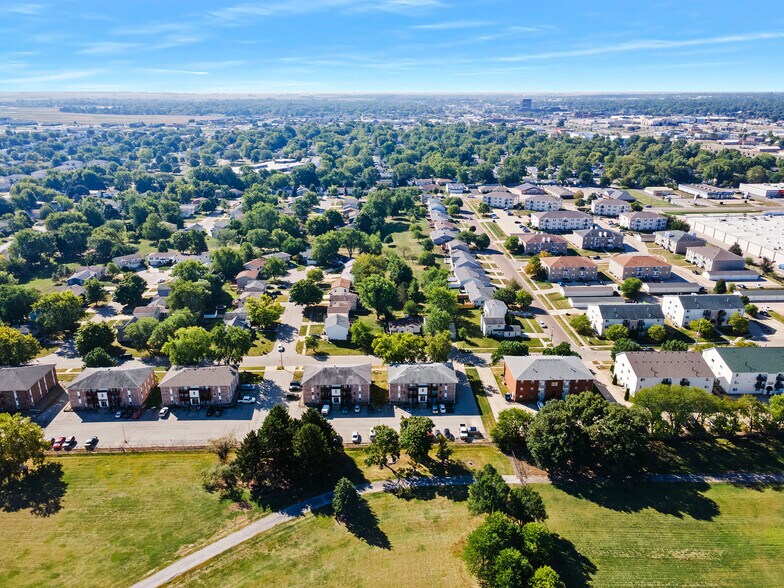 2004 Rainbow Ave, Bloomington, IL for sale - Building Photo - Image 3 of 6