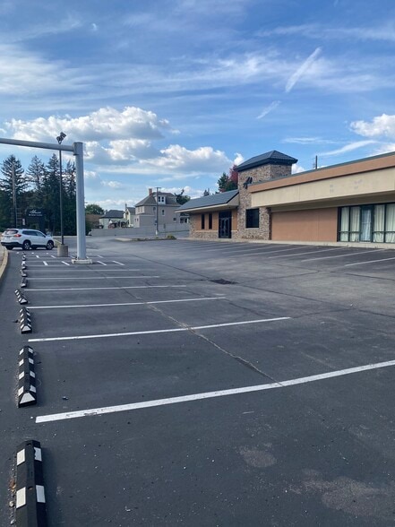 9733 State Route 30, Irwin, PA for lease - Building Photo - Image 3 of 19