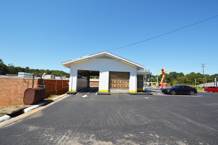 4810 Country Club Rd, WinstonSalem, NC 27104 Retail for Sale